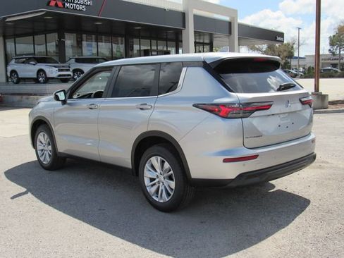 New 2026 Mitsubishi Outlander ES FWD image 6