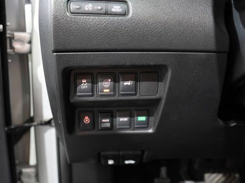 Used 2017 Nissan Rogue SV w/ SV Premium Package AWD/4WD image 16