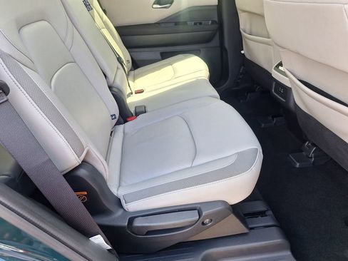 Used 2025 Nissan Pathfinder SL FWD image 28