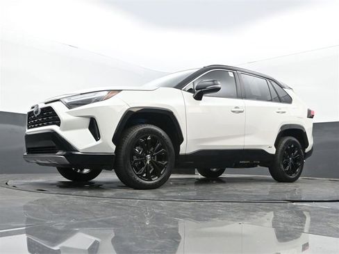 Used 2022 Toyota RAV4 XSE image 28