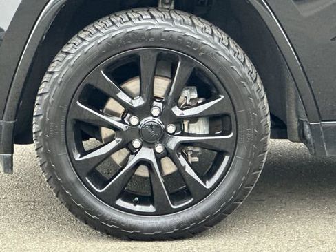 Used 2018 Jeep Grand Cherokee Altitude image 32