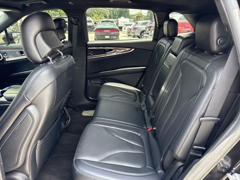 Used 2019 Lincoln Nautilus Reserve FWD image 10