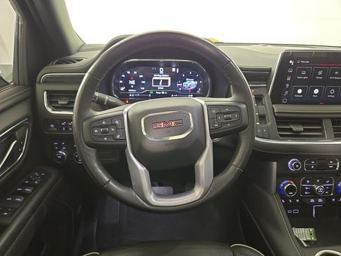 Used 2022 GMC Yukon SLT w/ SLT Premium Package image 15