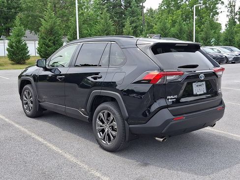 Used 2022 Toyota RAV4 XLE Premium AWD/4WD image 6