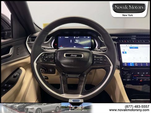Used 2023 Jeep Grand Cherokee L Limited w/ Luxury Tech Group II AWD/4WD image 16