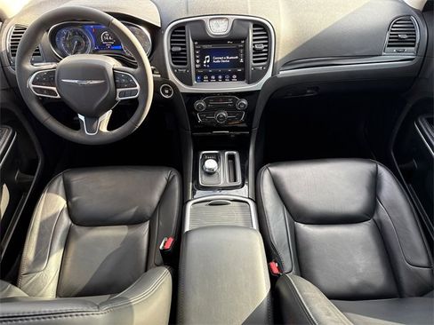 Used 2023 Chrysler 300 Touring L image 11