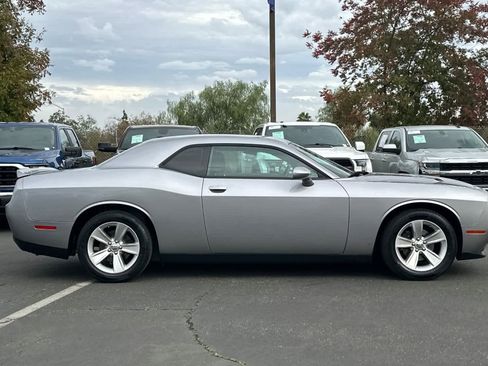 Used 2018 Dodge Challenger SXT image 8