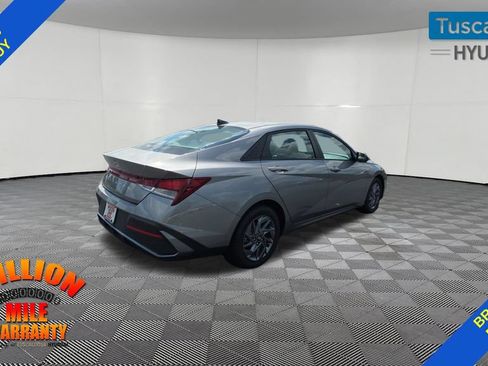 Used 2024 Hyundai Elantra SEL FWD image 8