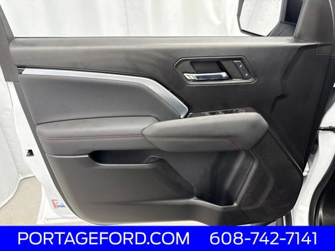Used 2024 Chevrolet Colorado Z71 w/ Z71 Convenience Package 2 AWD/4WD image 15