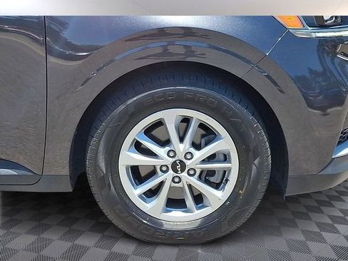 Used 2023 Kia Carnival LX FWD image 10