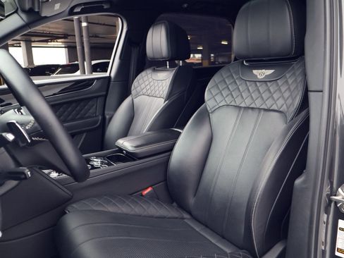 Certified 2018 Bentley Bentayga AWD/4WD image 2
