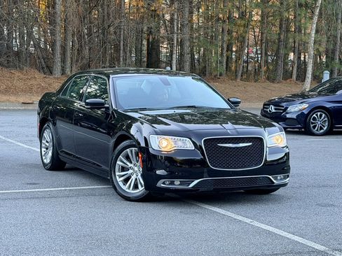 Used 2016 Chrysler 300 Limited image 3