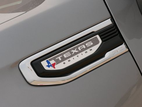 Used 2025 GMC Sierra 1500 SLT AWD/4WD image 41