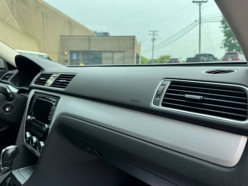 Used 2012 Volkswagen Passat 2.5 SE FWD image 23