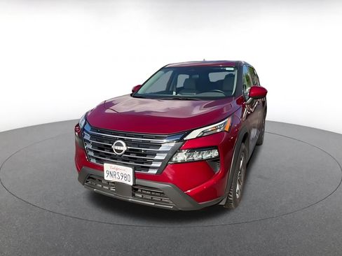 Used 2025 Nissan Rogue SV AWD/4WD image 16