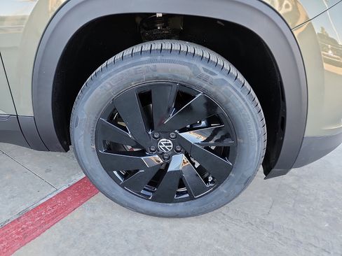 New 2026 Volkswagen Atlas Cross Sport SE image 9