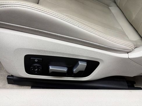 Used 2020 BMW M850i xDrive Coupe w/ M Carbon Exterior Package AWD/4WD image 38