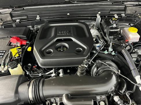 Used 2025 Jeep Wrangler Unlimited Rubicon image 34