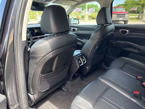 Used 2024 Kia Sorento S FWD image 37