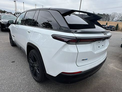 Used 2024 Jeep Wagoneer Launch Edition image 10