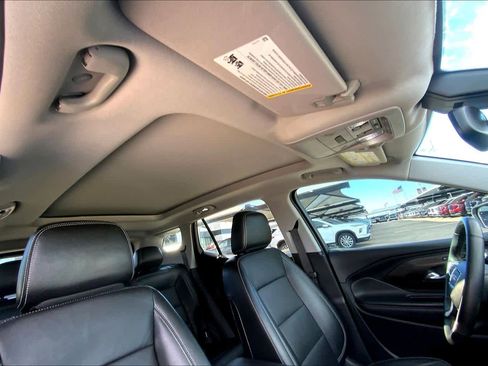 Used 2024 GMC Terrain SLT w/ Infotainment Package II image 13