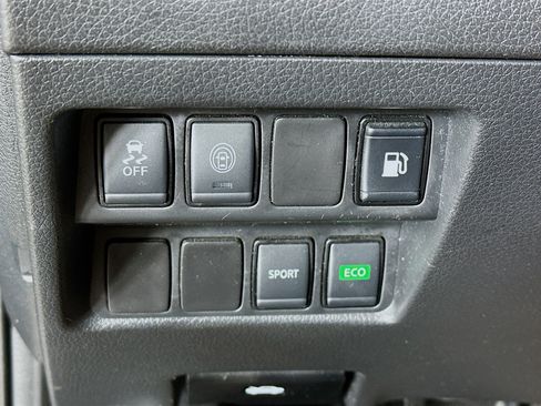 Used 2020 Nissan Rogue S image 17