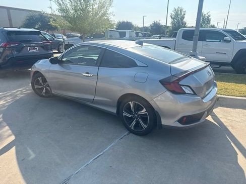 Used 2017 Honda Civic Touring image 5