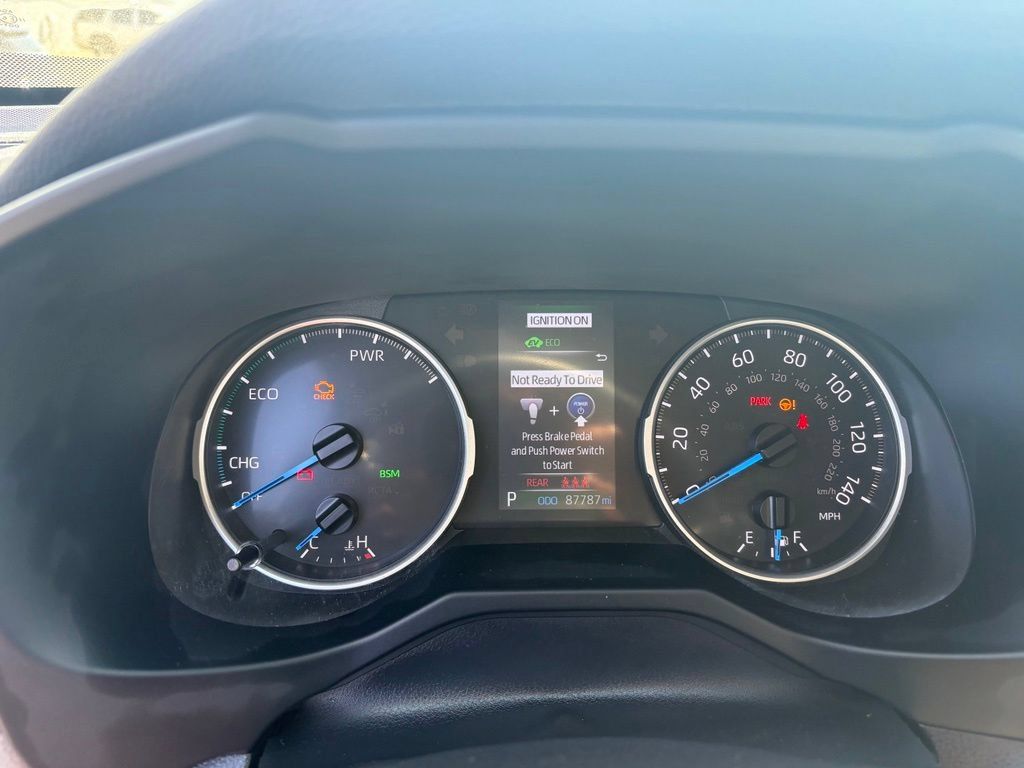 Used 2022 Toyota RAV4 XLE Premium AWD/4WD image 10