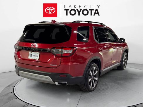 Used 2024 Honda Pilot Touring image 7