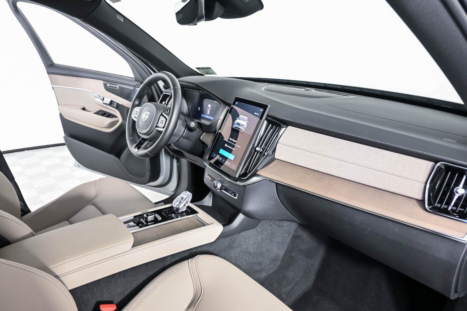 Certified 2026 Volvo XC90 B6 Plus AWD/4WD image 22