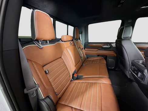 Used 2024 GMC Sierra 3500 Denali Ultimate AWD/4WD image 32