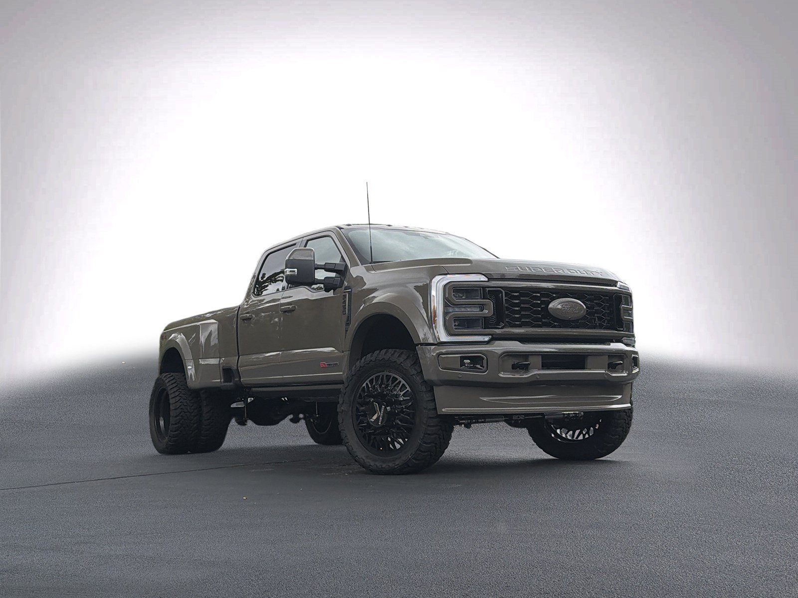 Used 2026 Ford F450 Platinum w/ Platinum Plus Package AWD/4WD image 2