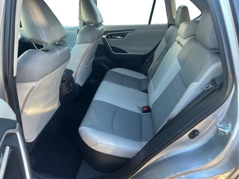 Used 2021 Toyota RAV4 XLE Premium image 13