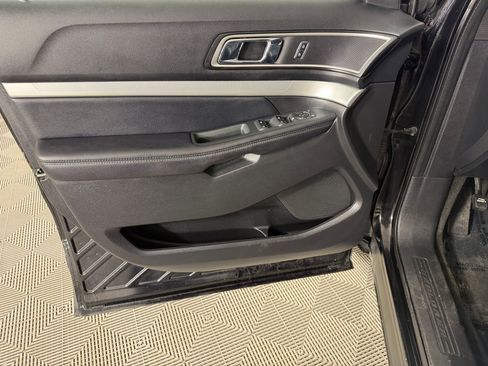 Used 2016 Ford Explorer XLT w/ Equipment Group 202A image 13