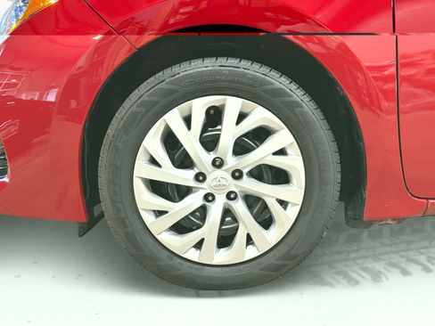 Used 2018 Toyota Corolla LE FWD image 46