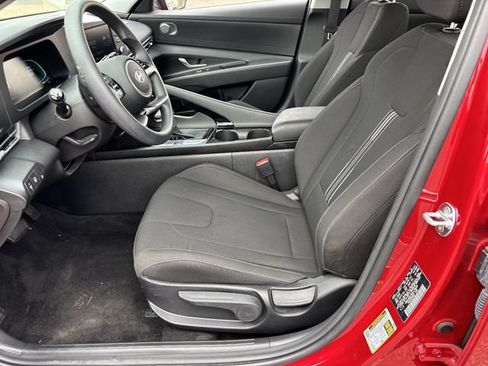 Used 2025 Hyundai Elantra Hybrid FWD image 19