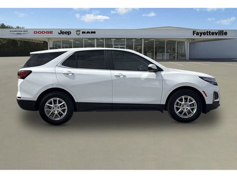 Used 2024 Chevrolet Equinox LT image 2