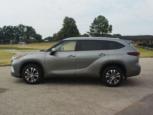 Certified 2026 Toyota Highlander XLE AWD/4WD image 13