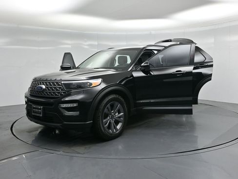 Certified 2023 Ford Explorer XLT w/ Equipment Group 202A image 36