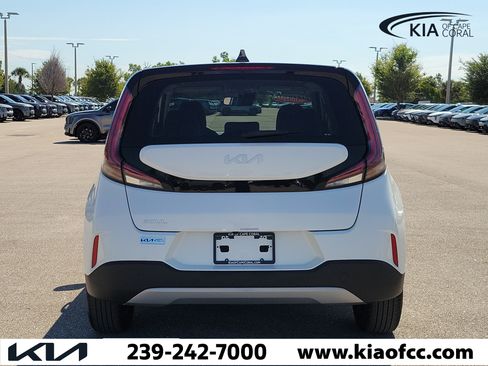 Used 2024 Kia Soul LX FWD image 5