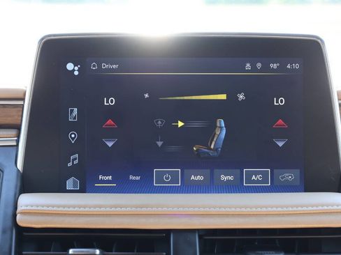Used 2023 Chevrolet Suburban Premier AWD/4WD image 21