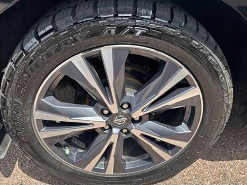 Used 2020 Nissan Pathfinder Platinum FWD image 9