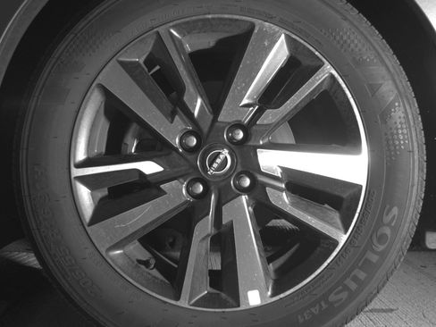 Used 2025 Nissan Versa SV FWD image 12