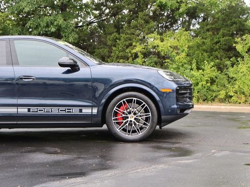 Certified 2024 Porsche Cayenne S AWD/4WD image 10