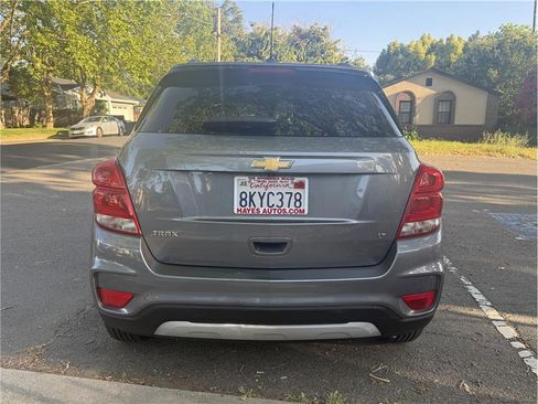 Used 2019 Chevrolet Trax LT w/ LT Convenience Package FWD image 4