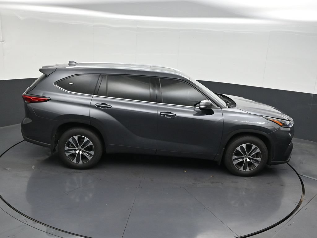 Used 2021 Toyota Highlander XLE AWD/4WD image 20