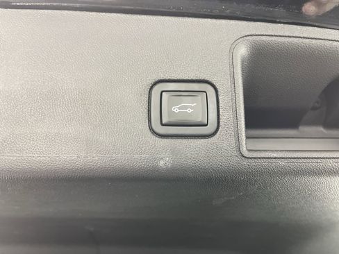 Certified 2024 GMC Terrain SLT image 31