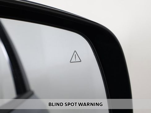 Used 2024 Kia Carnival EX image 5