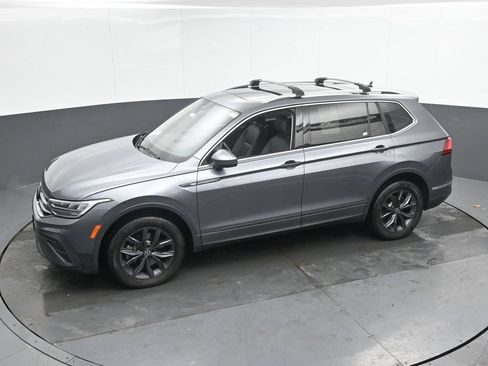 Used 2022 Volkswagen Tiguan SE AWD/4WD image 35