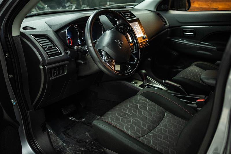 Used 2025 Mitsubishi Outlander Sport LE AWD/4WD image 8